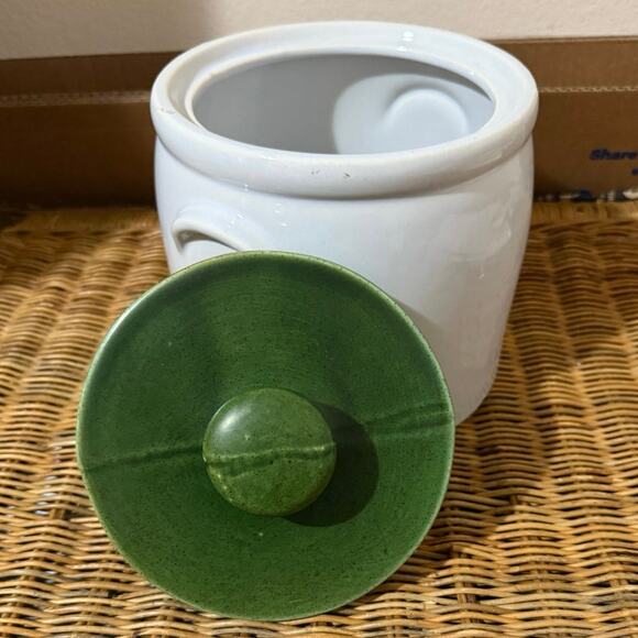 Vintage McCoy Lancaster Colony crock canister cookie jar. 1974-85. White & green - Picture 1 of 8